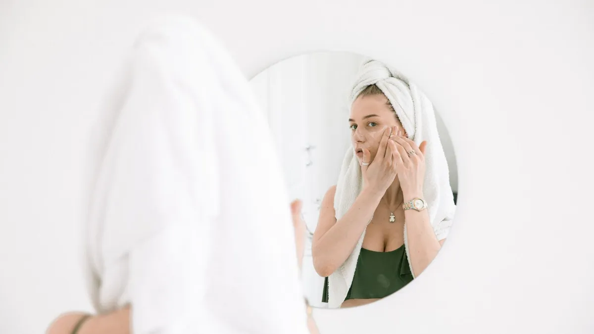 Des astuces simples pour un maquillage rapide qui reste naturel.